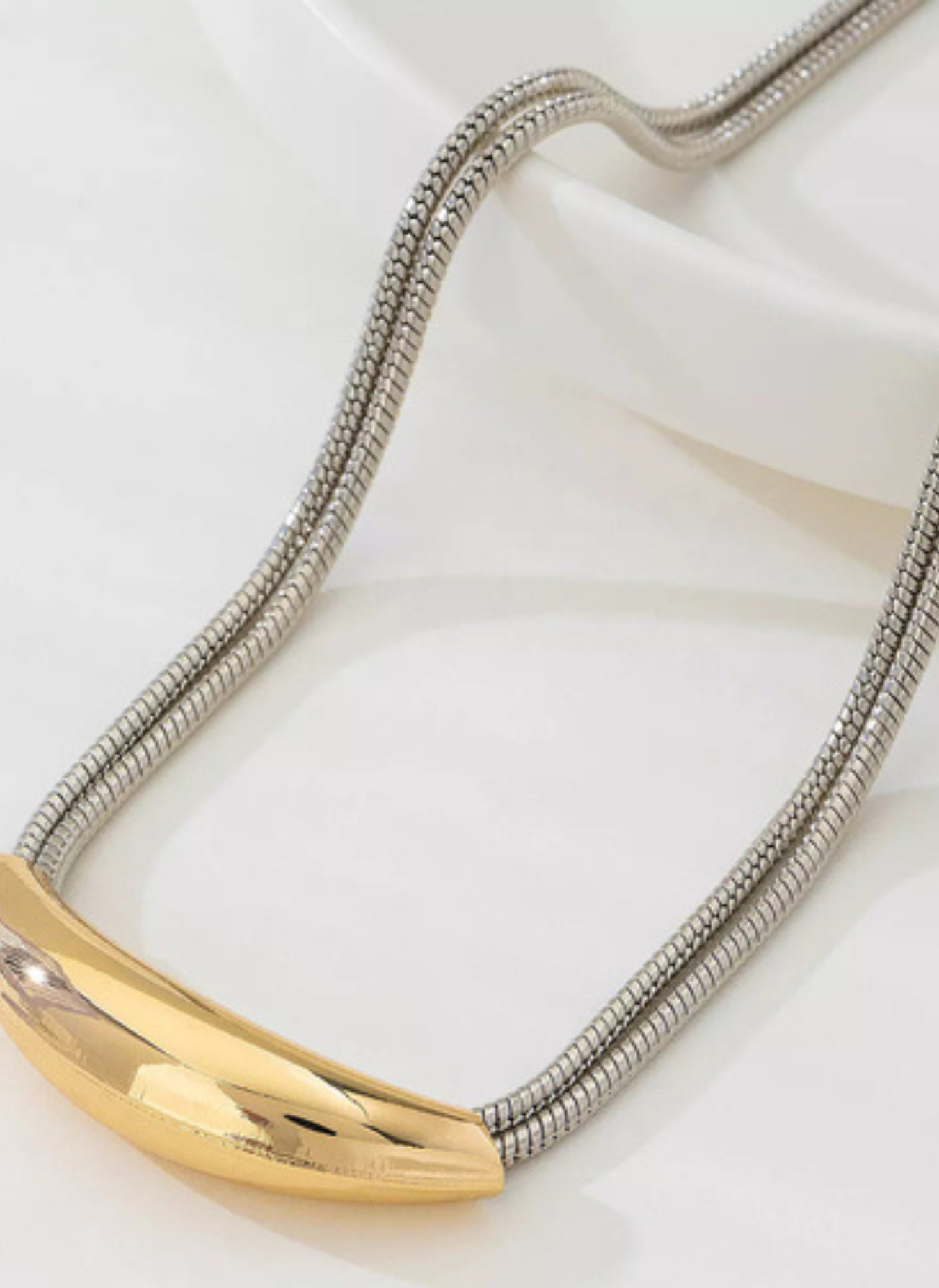 Curved Pendant Snake Necklace